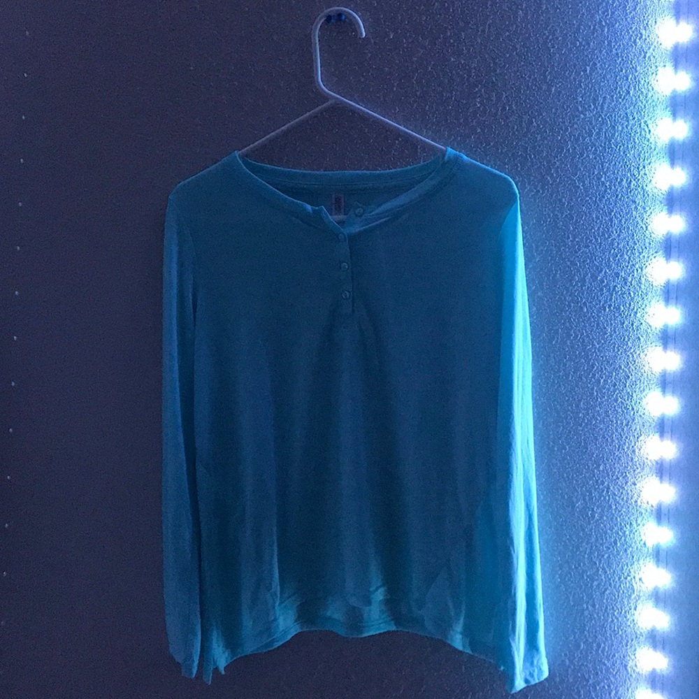 Light blue long sleeved shirt :)) - Picture 1 of 3